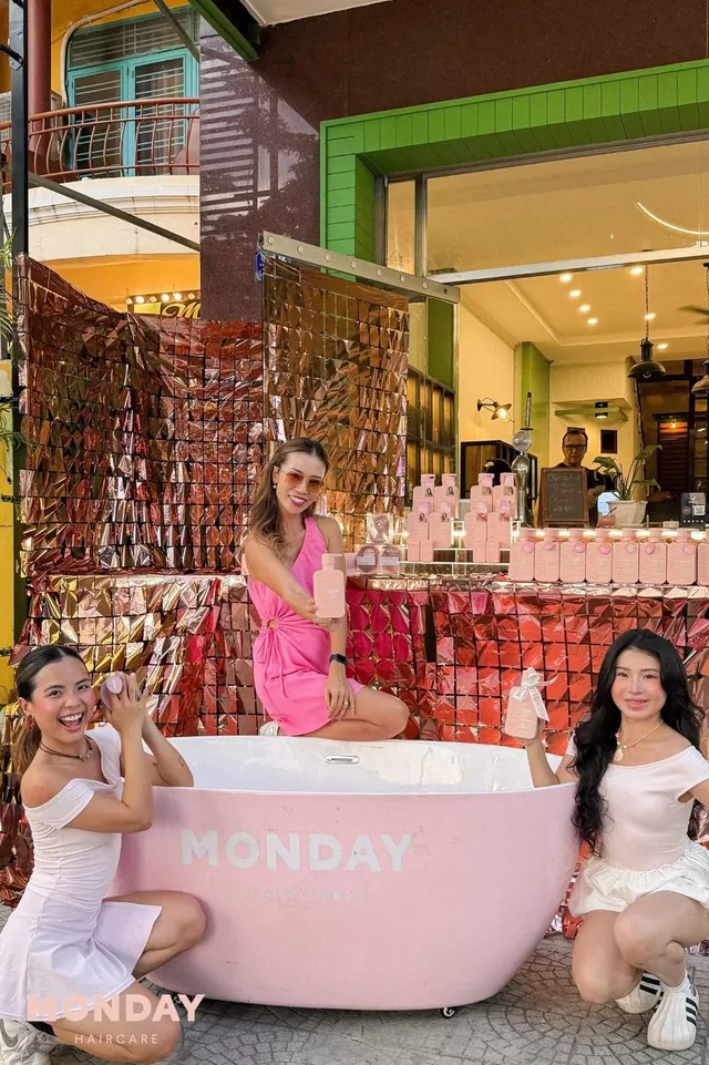 MONDAY Haircare team selfie